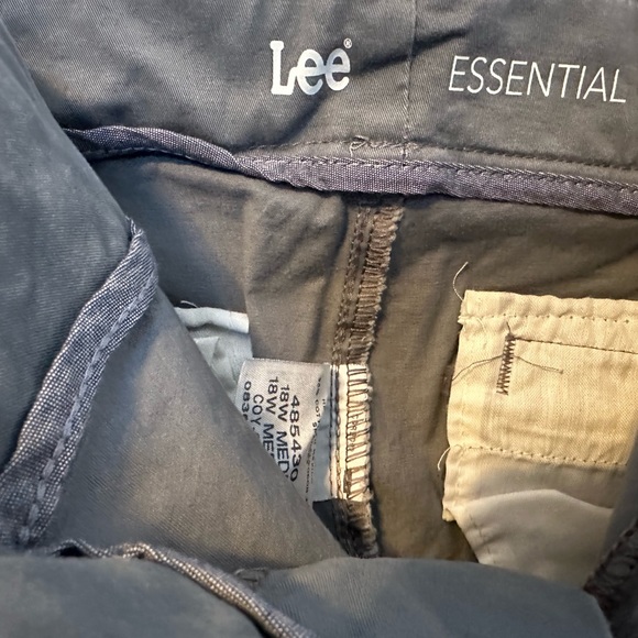 Women’s Lee Essential Chinos size 18W. Like new. - Picture 2 of 3